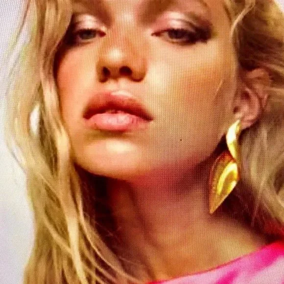 New Twisted Leaf Gold Earrings - Picture 2 of 5